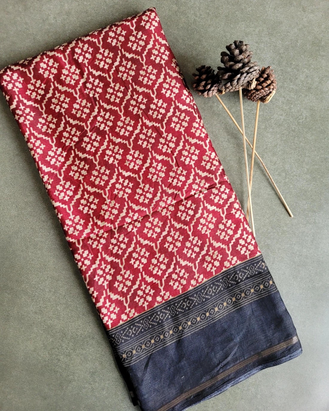 Red krisha Synthetic saree