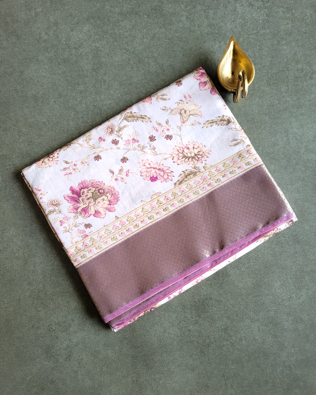 Oyster Gulshanglow Viscose Saree