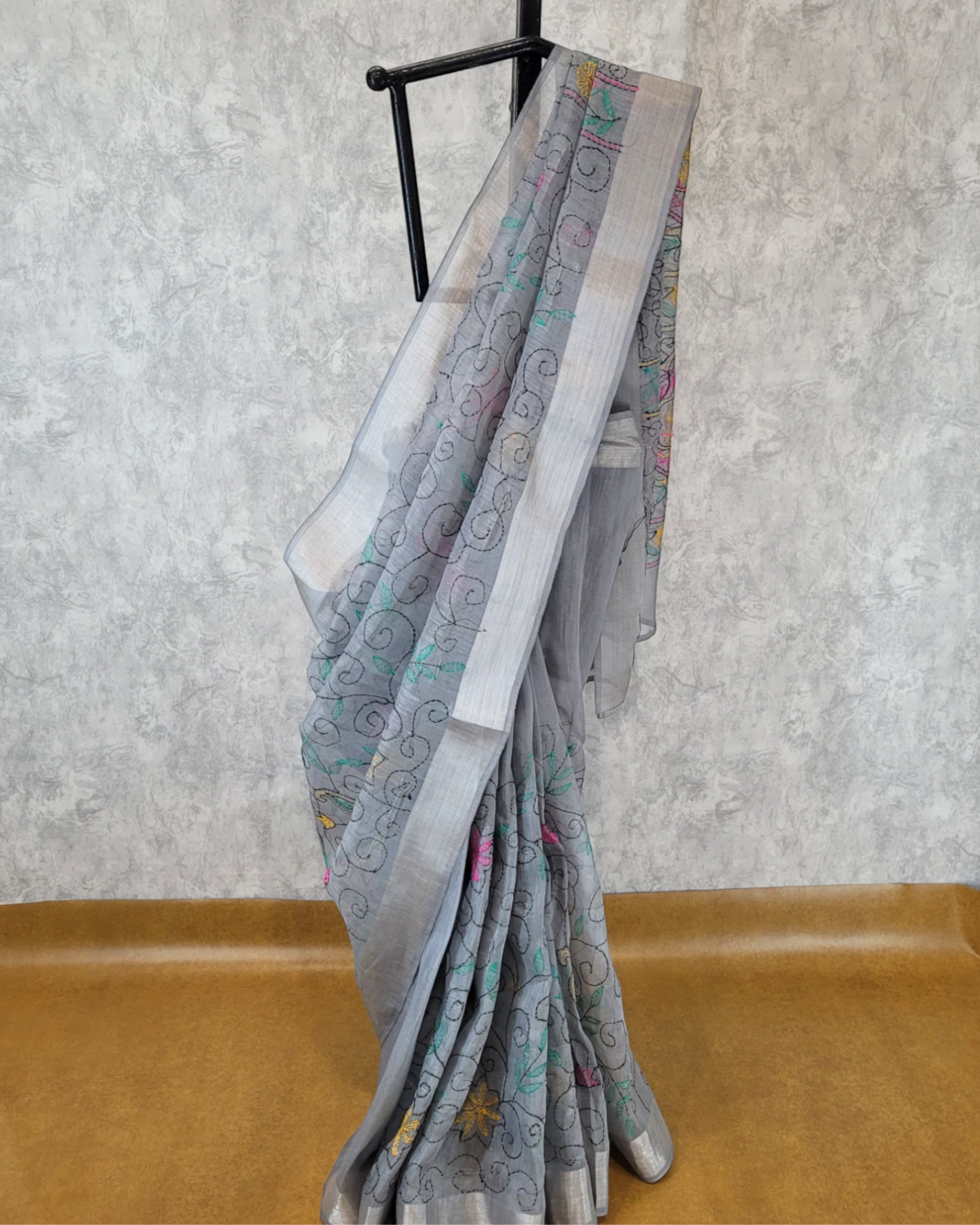 Grey Trikona Linen Saree