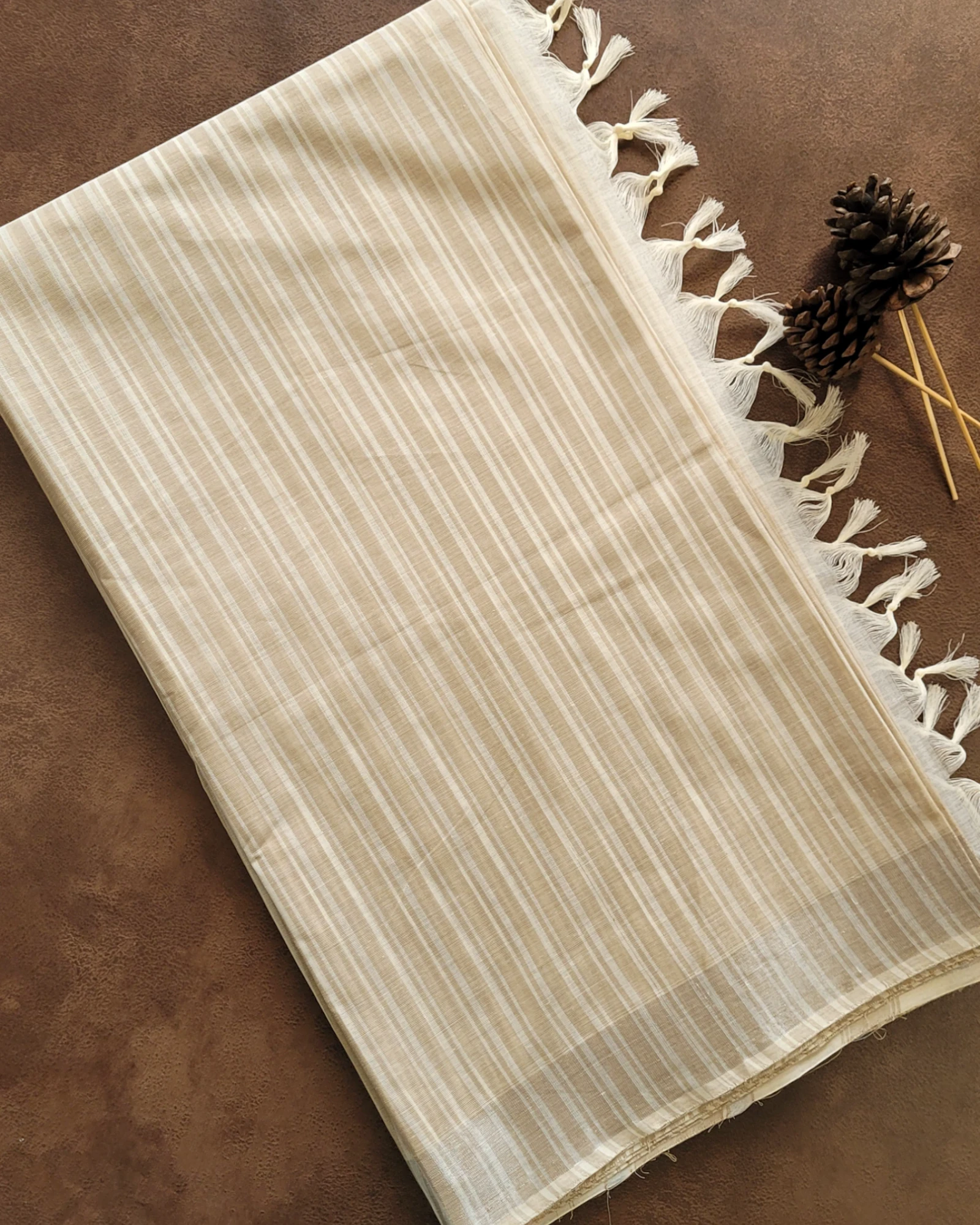 Gold Diva linen saree