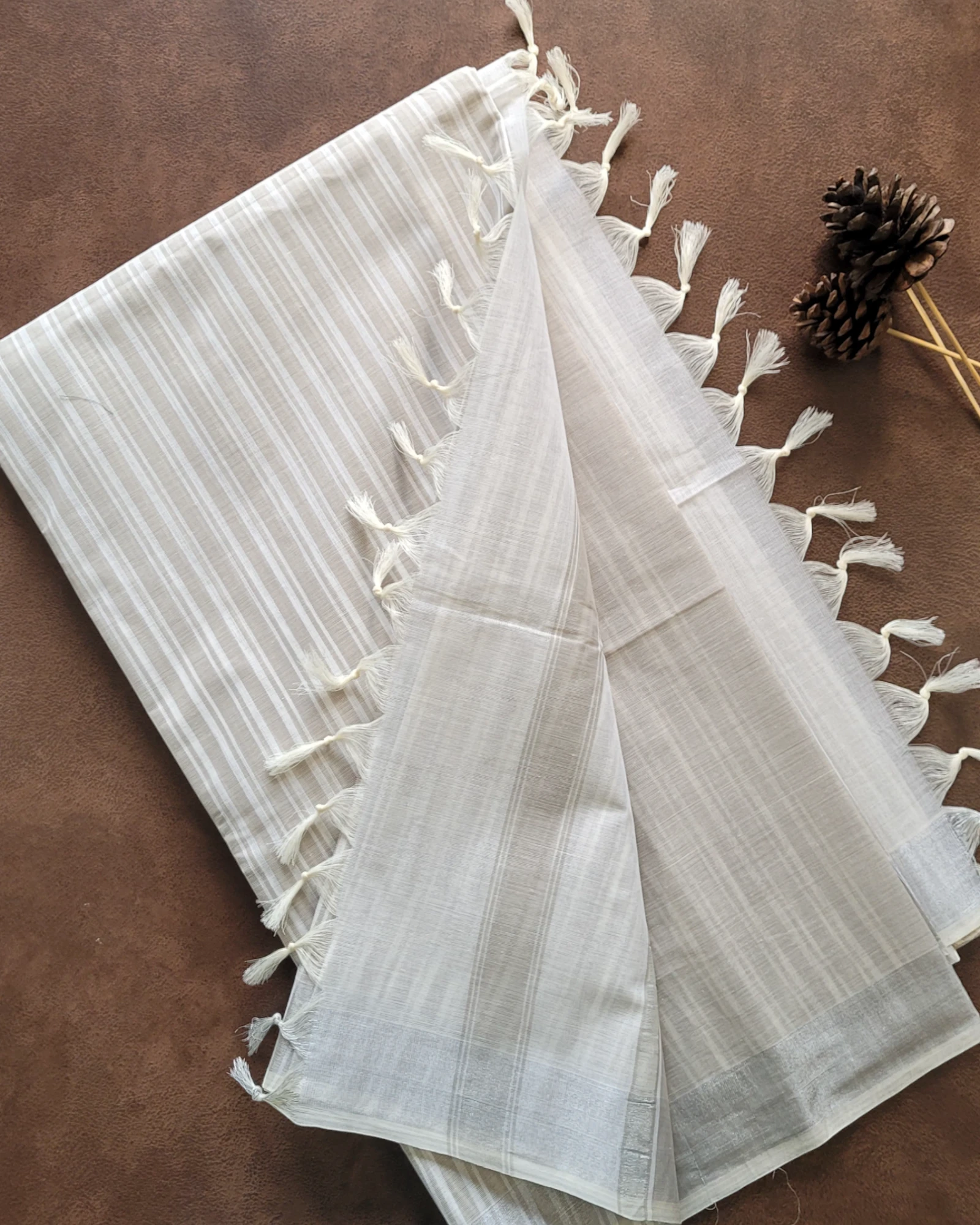 Cream Diva linen saree