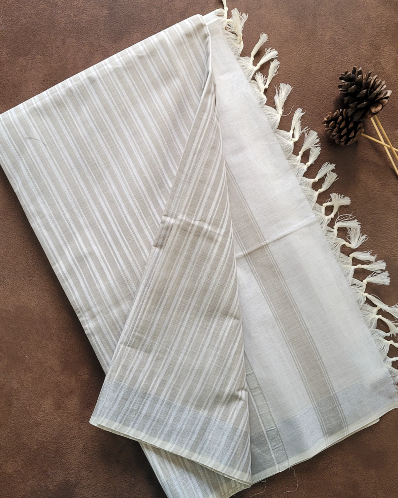 Cream Diva linen saree