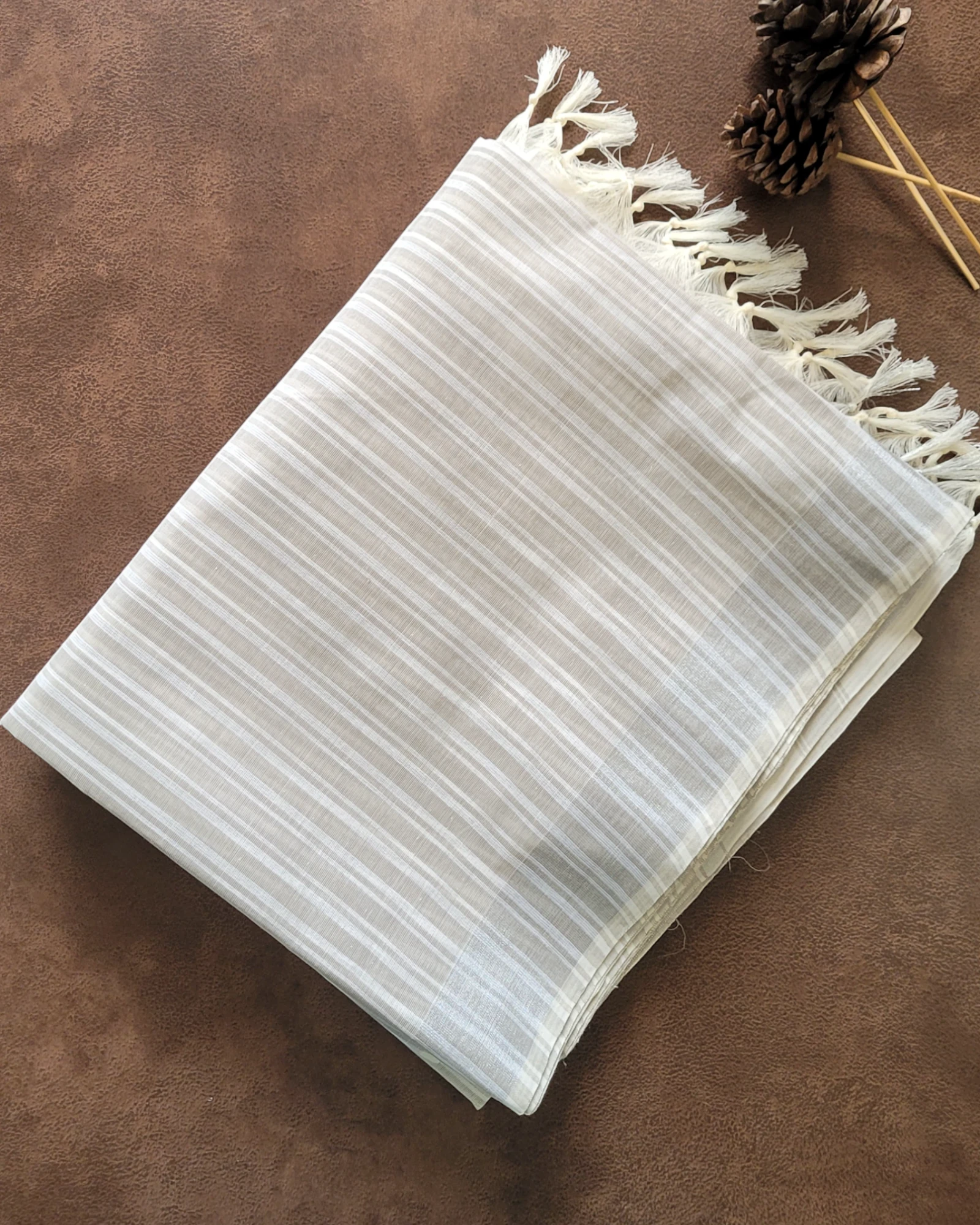 Cream Diva linen saree