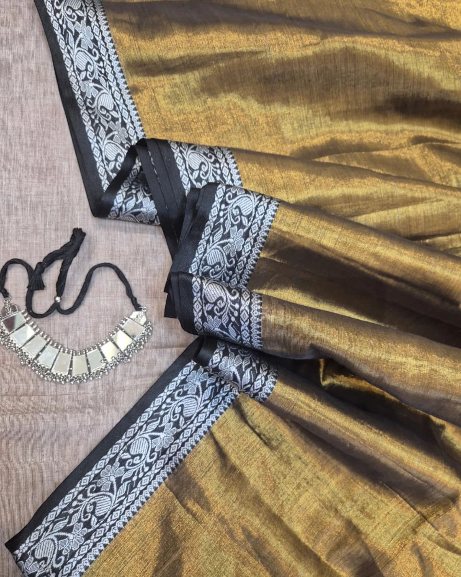 Gold1 Roshni Tissue Saree(border)