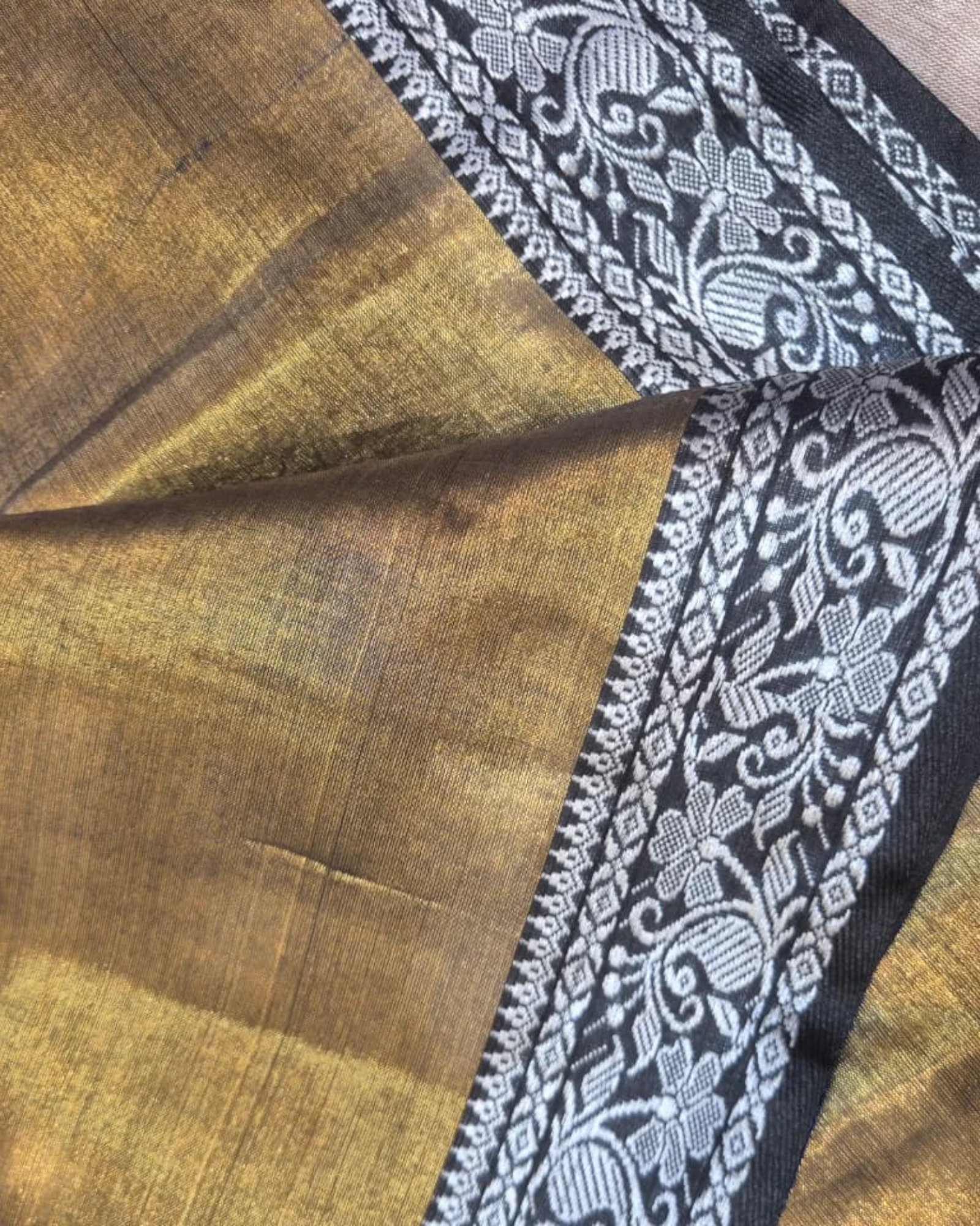Gold1 Roshni Tissue Saree(border)