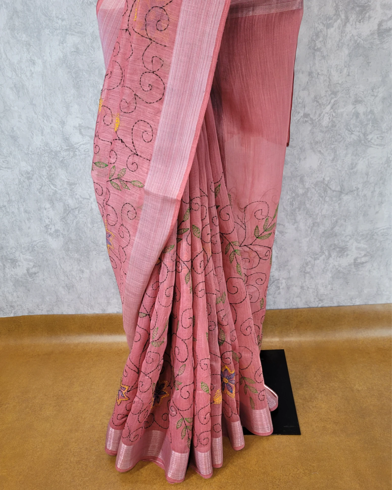 Mulbery Trikona Linen Saree