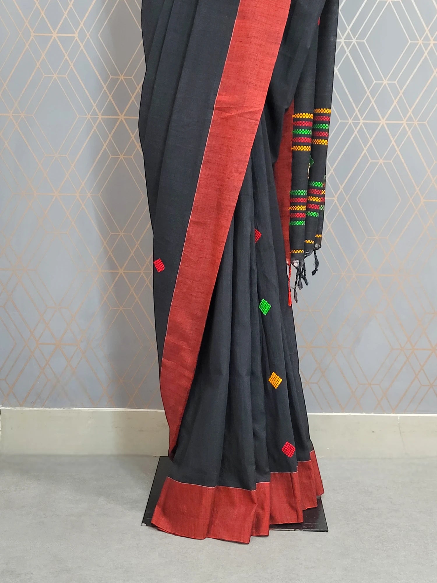 Coal Karni Linen Saree