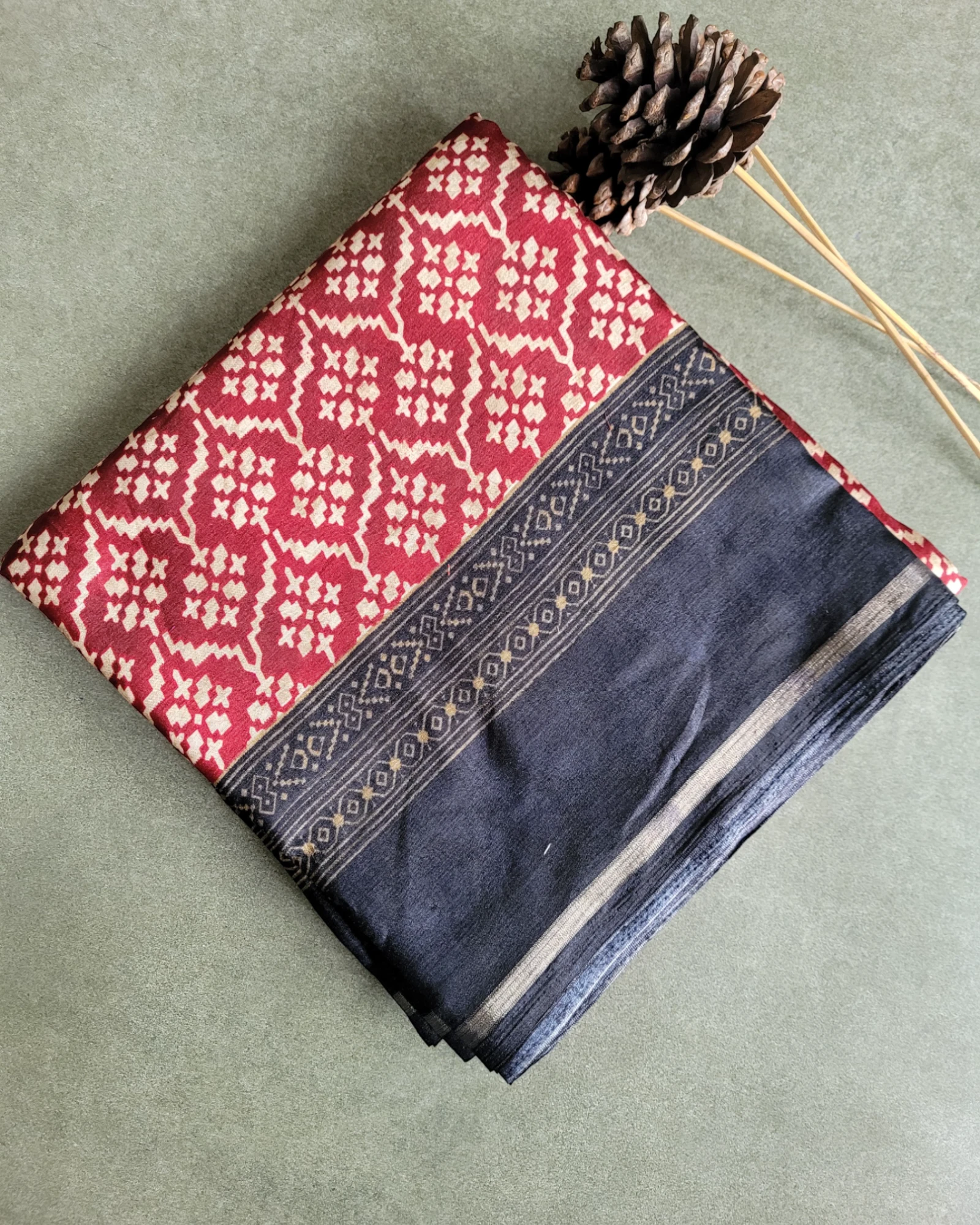 Red krisha Synthetic saree