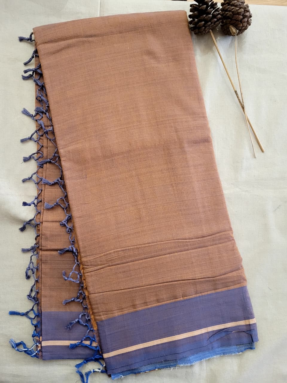 Cream Hampa Pattedanchu Saree