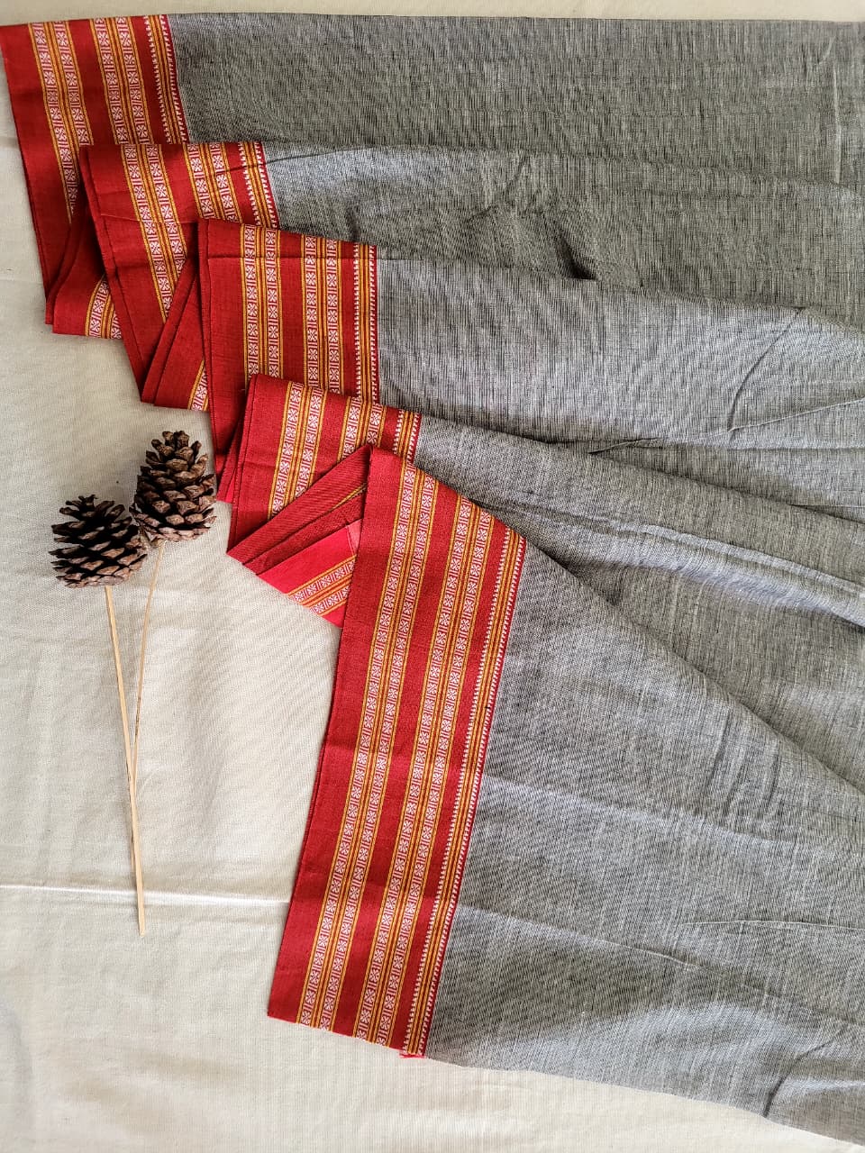 Grey Hampa Pattedanchu Saree