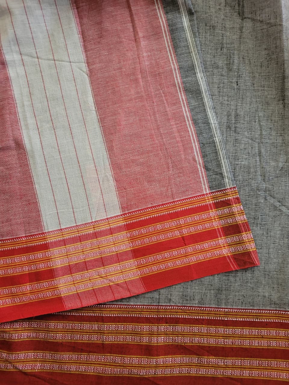 Grey Hampa Pattedanchu Saree