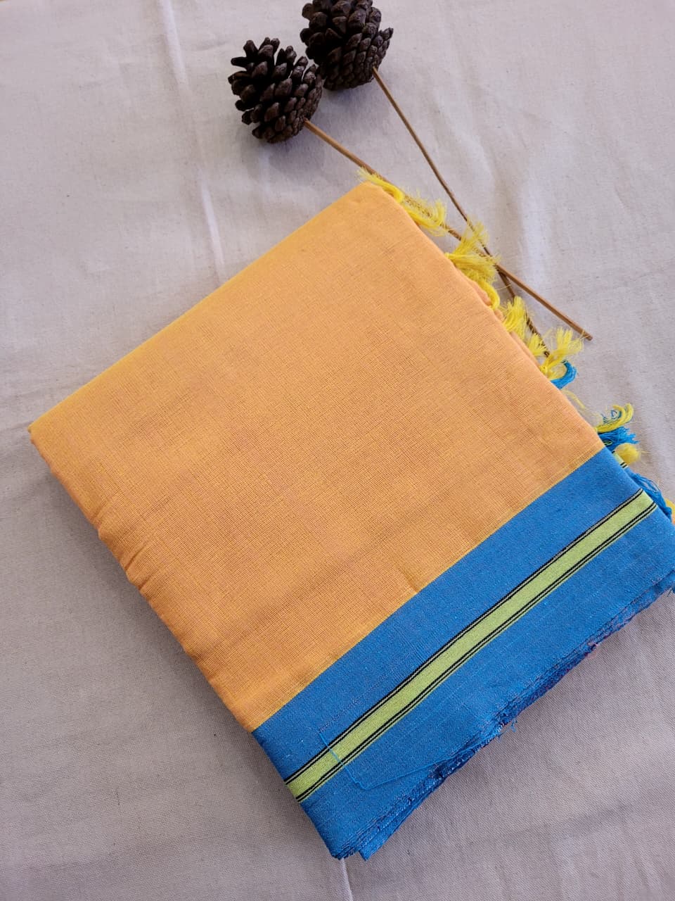 Yellow Hampa Pattedanchu Saree