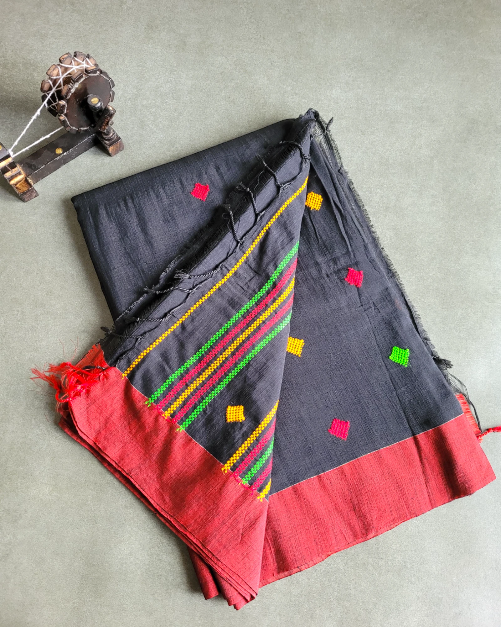 Coal Karni Linen Saree