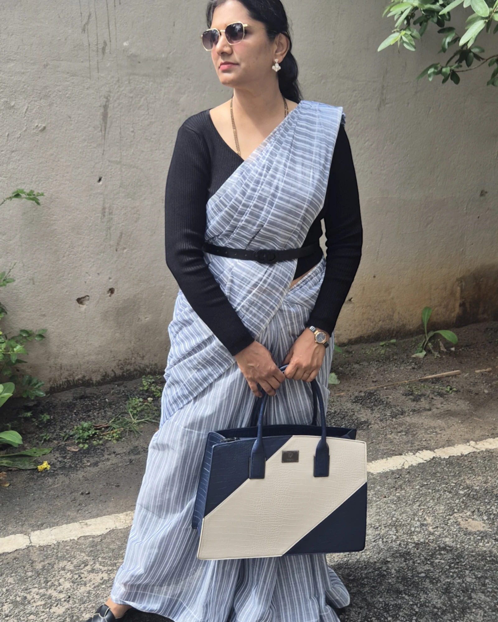 Blue Diva linen saree