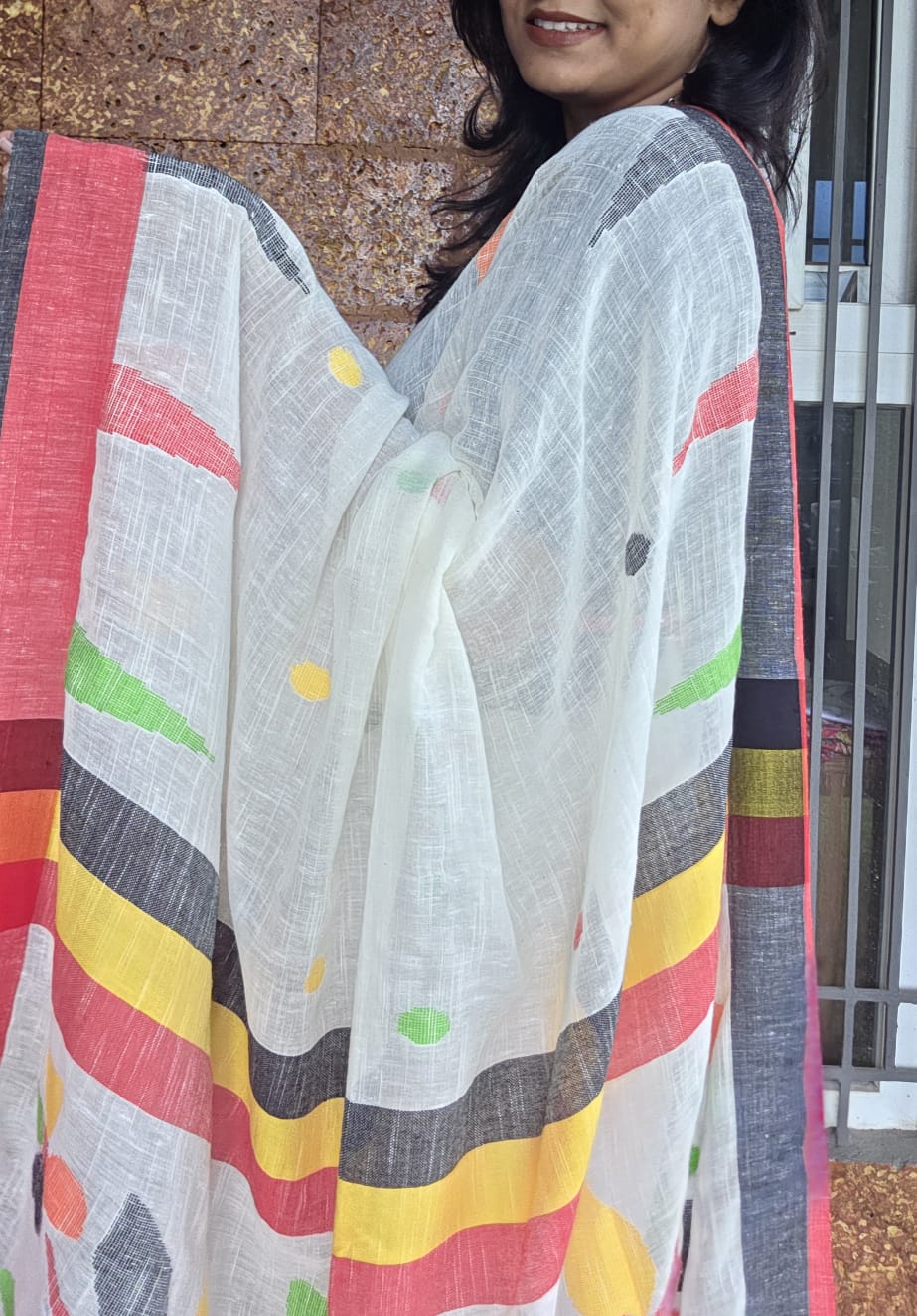 White1 Mayuri Linen Saree